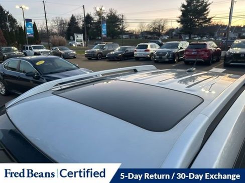 Used 2023 Hyundai Venue SEL image 4