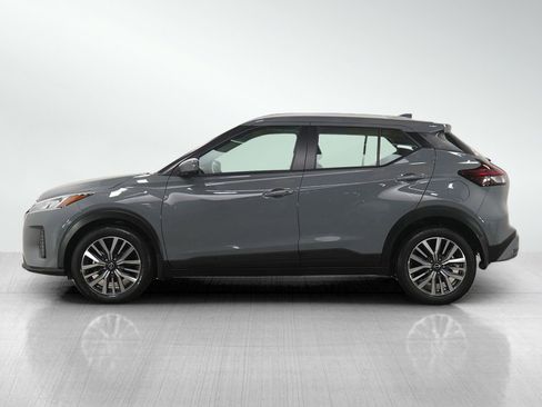 Used 2023 Nissan Kicks SV image 2