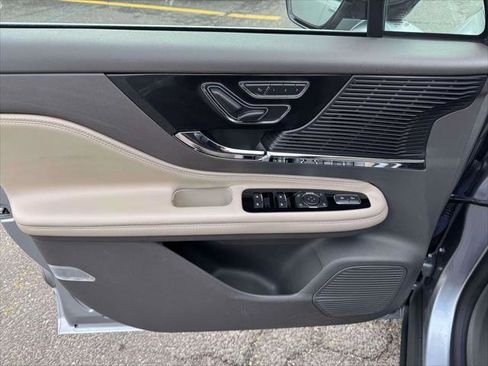 Used 2022 Lincoln Corsair AWD w/ Equipment Group 101A image 14