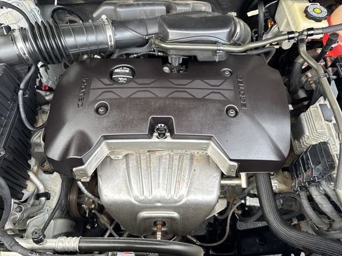 Used 2018 GMC Acadia SLE AWD/4WD image 21