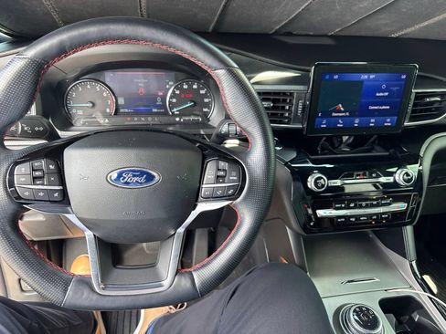 Used 2022 Ford Explorer ST-Line w/ Class IV Trailer Tow Package RWD image 12