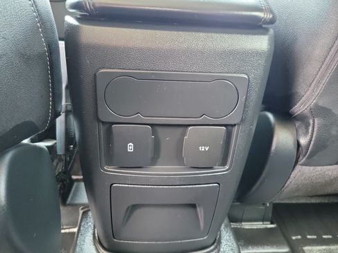Used 2023 Ford Explorer XLT RWD image 11