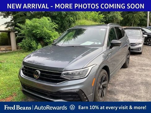 Used 2023 Volkswagen Tiguan SE R-Line FWD image 3