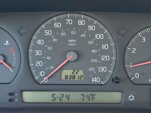 Used 2002 Volvo C70 LT FWD image 22