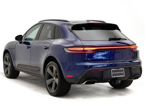 Certified 2025 Porsche Macan AWD/4WD image 3