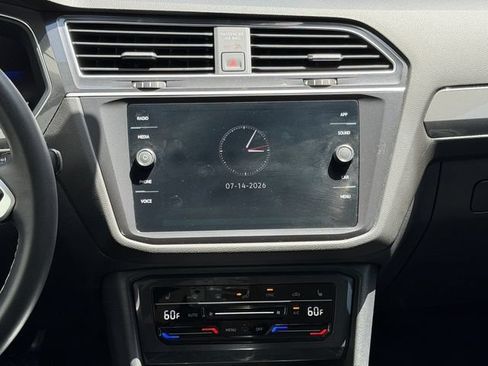 Certified 2024 Volkswagen Tiguan SE FWD image 17