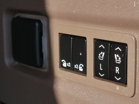 Used 2024 GMC Yukon Denali w/ Max Trailering Package image 21