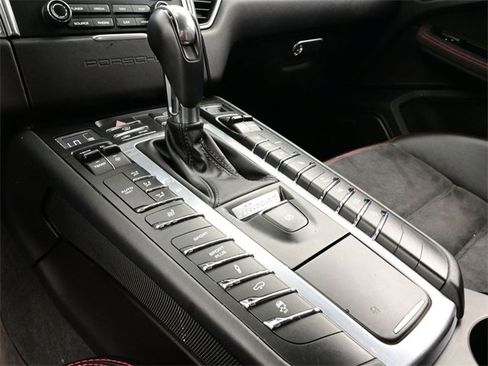 Used 2018 Porsche Macan GTS image 11