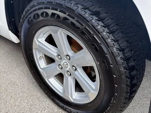 Used 2010 Toyota Highlander 4WD image 8