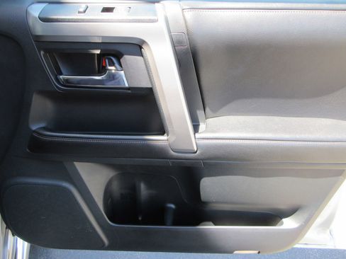 Used 2015 Toyota 4Runner Limited AWD/4WD image 23