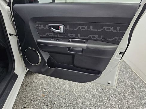 Used 2013 Kia Soul + FWD image 19