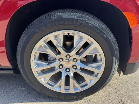 Used 2024 Chevrolet Suburban High Country w/ Advanced Technology Package image 9