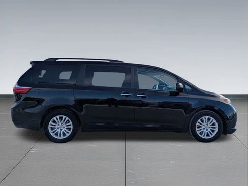 Used 2015 Toyota Sienna XLE image 7
