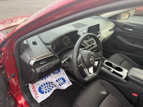 Used 2024 Nissan Altima 2.5 SV image 14