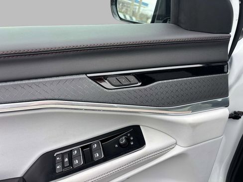 New 2025 Jeep Wagoneer S Limited w/ Comfort Package image 8