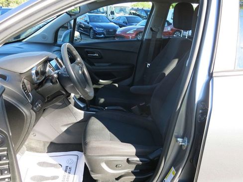 Used 2020 Chevrolet Trax LS image 13