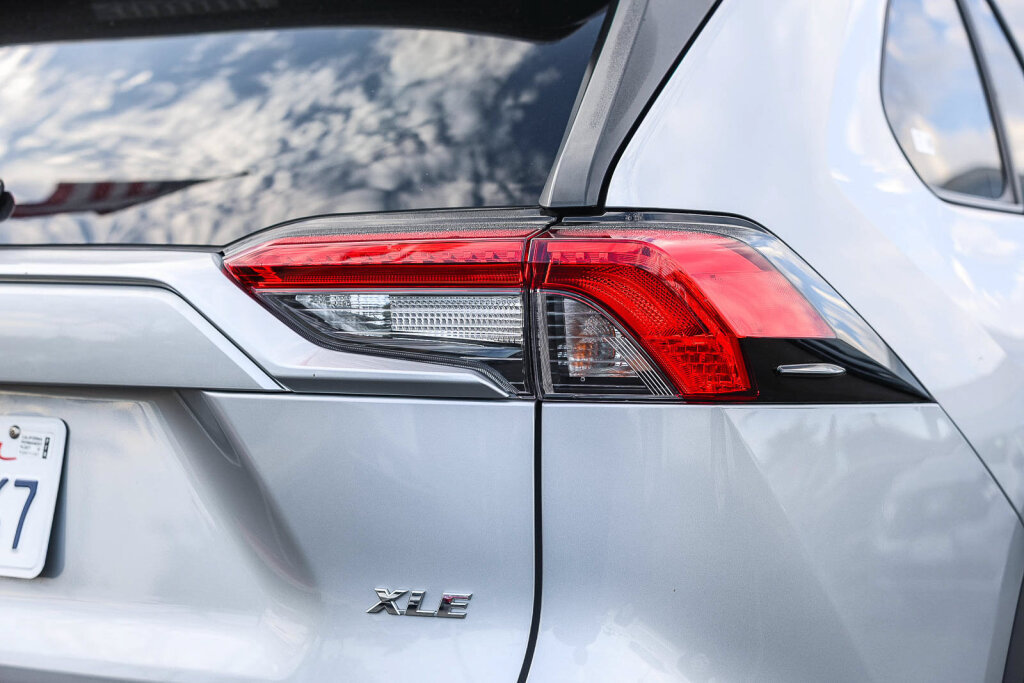 Certified 2025 Toyota RAV4 XLE FWD image 26