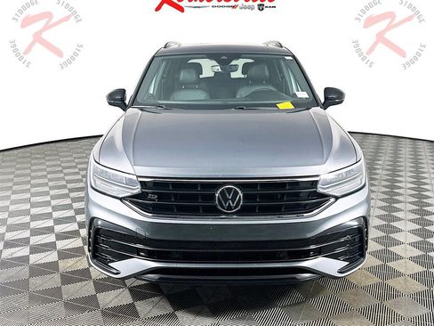 Used 2022 Volkswagen Tiguan SE R-Line image 2