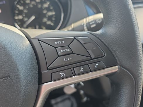 Used 2018 Nissan Rogue S AWD/4WD image 23