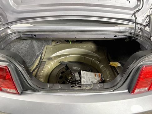 Used 2006 Ford Mustang Convertible RWD image 30