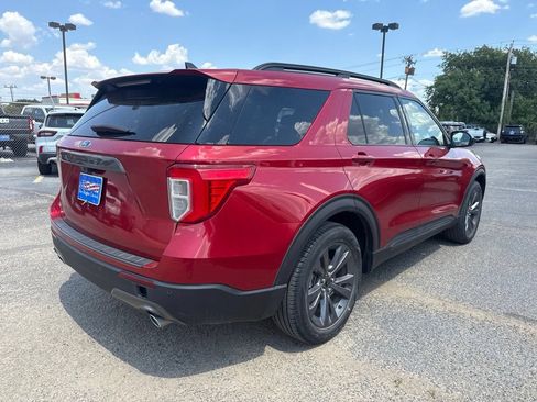Used 2023 Ford Explorer XLT w/ Equipment Group 202A RWD image 6