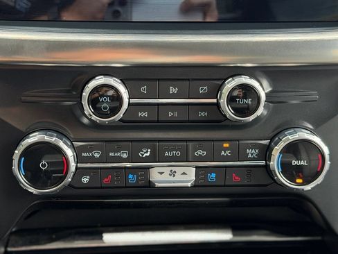 Used 2022 Ford F150 Lariat w/ Equipment Group 502A High AWD/4WD image 18