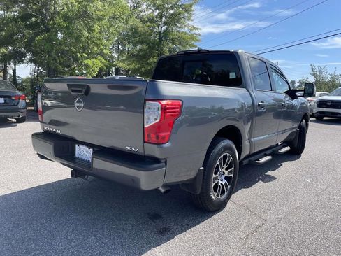 Used 2023 Nissan Titan SV w/ SV Convenience Package RWD image 3