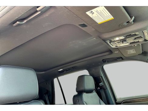 Used 2022 Chevrolet Tahoe Z71 w/ Luxury Package AWD/4WD image 28