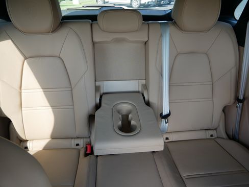 Used 2023 Porsche Cayenne S Platinum AWD/4WD image 13