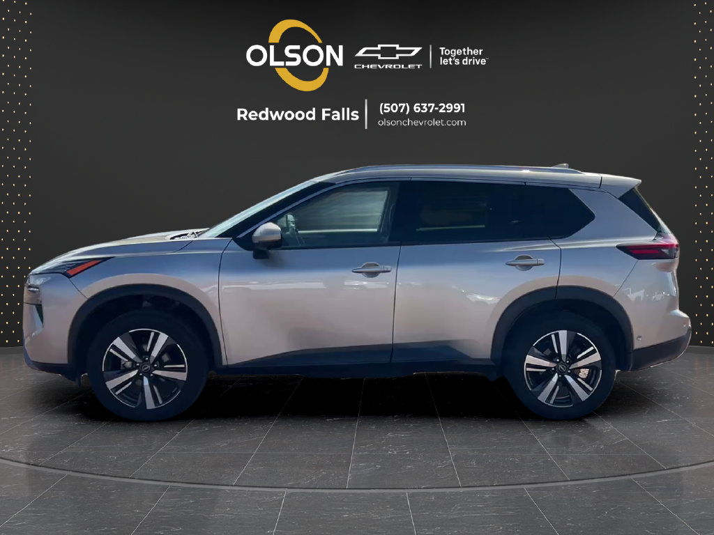 Used 2024 Nissan Rogue SL AWD/4WD image 2