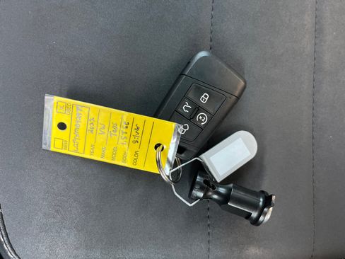 Used 2022 Volkswagen Taos SE w/ Panoramic Sunroof Package AWD/4WD image 30