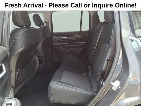 Used 2023 Jeep Grand Cherokee Laredo AWD/4WD image 22