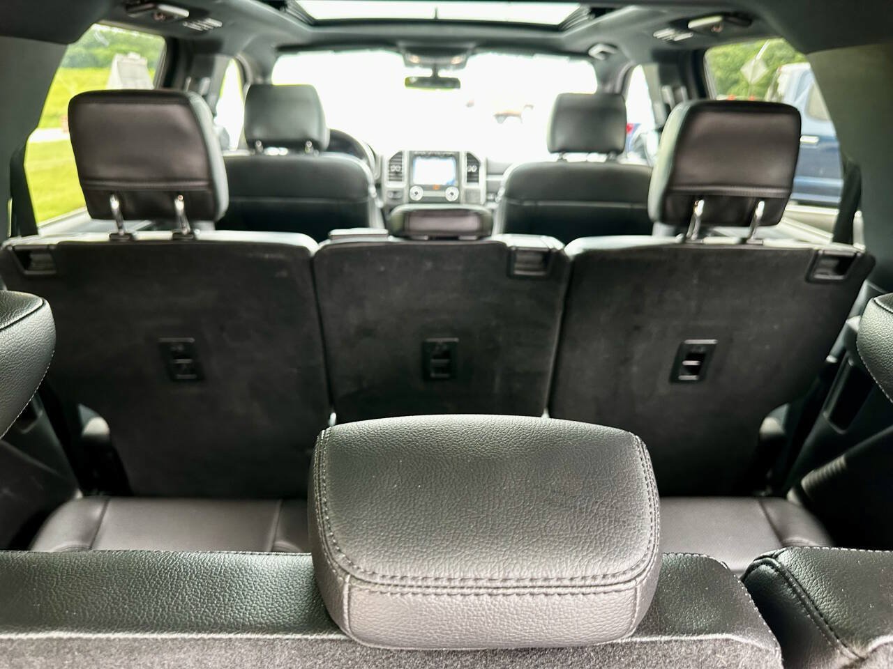 Used 2018 Ford Expedition XLT w/ Equipment Group 202A AWD/4WD image 31
