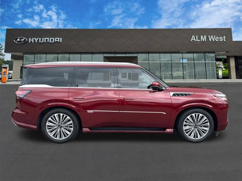Used 2025 INFINITI QX80 Sensory AWD/4WD image 4