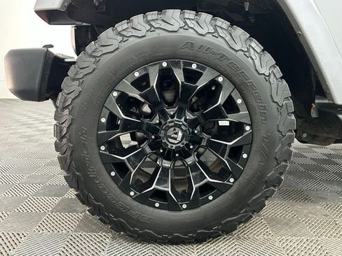 Used 2015 Jeep Wrangler Unlimited Sahara w/ Connectivity Group image 14