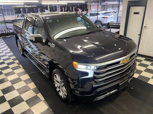 Used 2023 Chevrolet Silverado 1500 High Country w/ High Country Premium Package AWD/4WD image 18