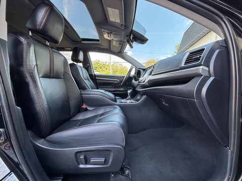 Used 2019 Toyota Highlander AWD V6 image 10