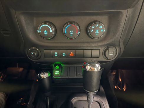 Used 2014 Jeep Wrangler Unlimited Sahara image 13