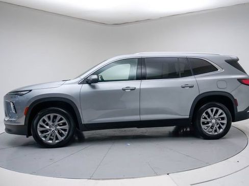 Used 2025 Buick Enclave Preferred FWD image 10