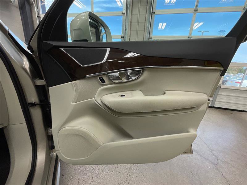 Used 2016 Volvo XC90 T6 Momentum w/ Momentum Plus Package AWD/4WD image 36