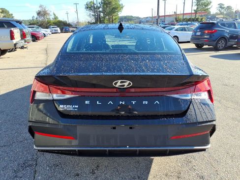 New 2026 Hyundai Elantra SE image 4