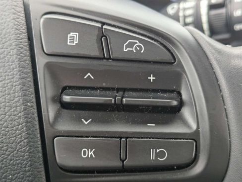 Used 2025 Hyundai Venue SEL FWD image 27