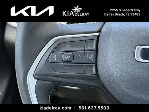 Used 2025 Jeep Grand Cherokee Laredo X w/ Luxury Tech Group I RWD image 28