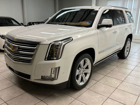 Used 2017 Cadillac Escalade Platinum image 3