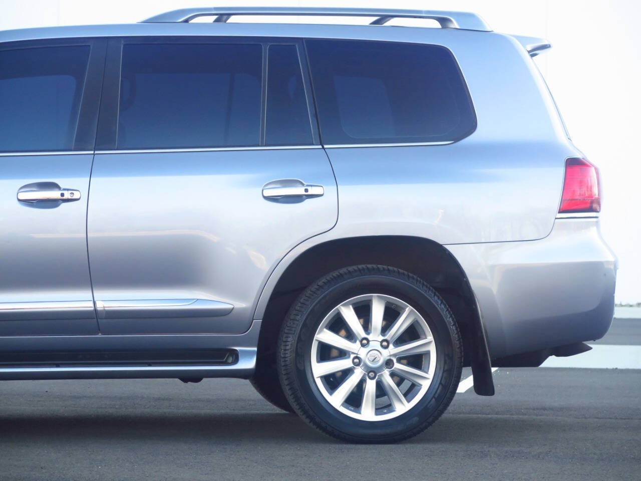 Used 2008 Lexus LX 570 4WD w/ Technology Pkg image 33
