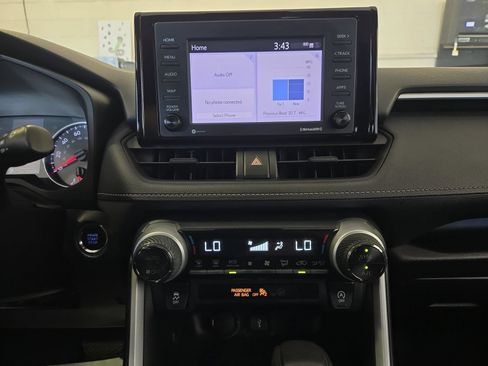 Used 2021 Toyota RAV4 XLE AWD/4WD image 16