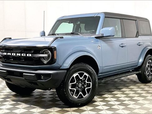 Used 2024 Ford Bronco Outer Banks image 2