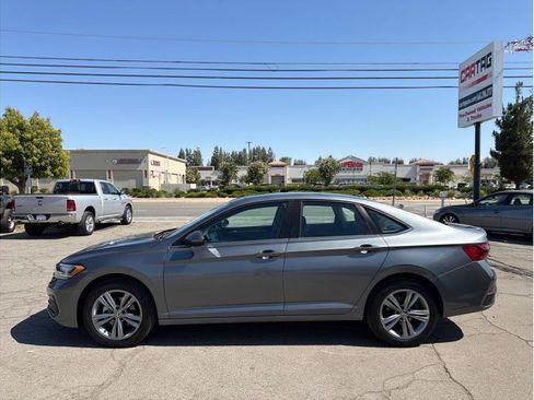Used 2024 Volkswagen Jetta SE FWD image 19
