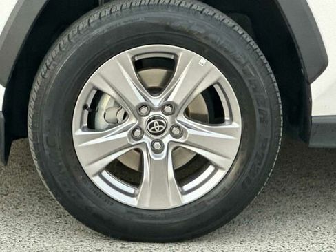 Used 2022 Toyota RAV4 XLE image 37