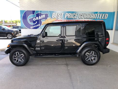 Used 2024 Jeep Wrangler Unlimited Sahara w/ Technology Group AWD/4WD image 5